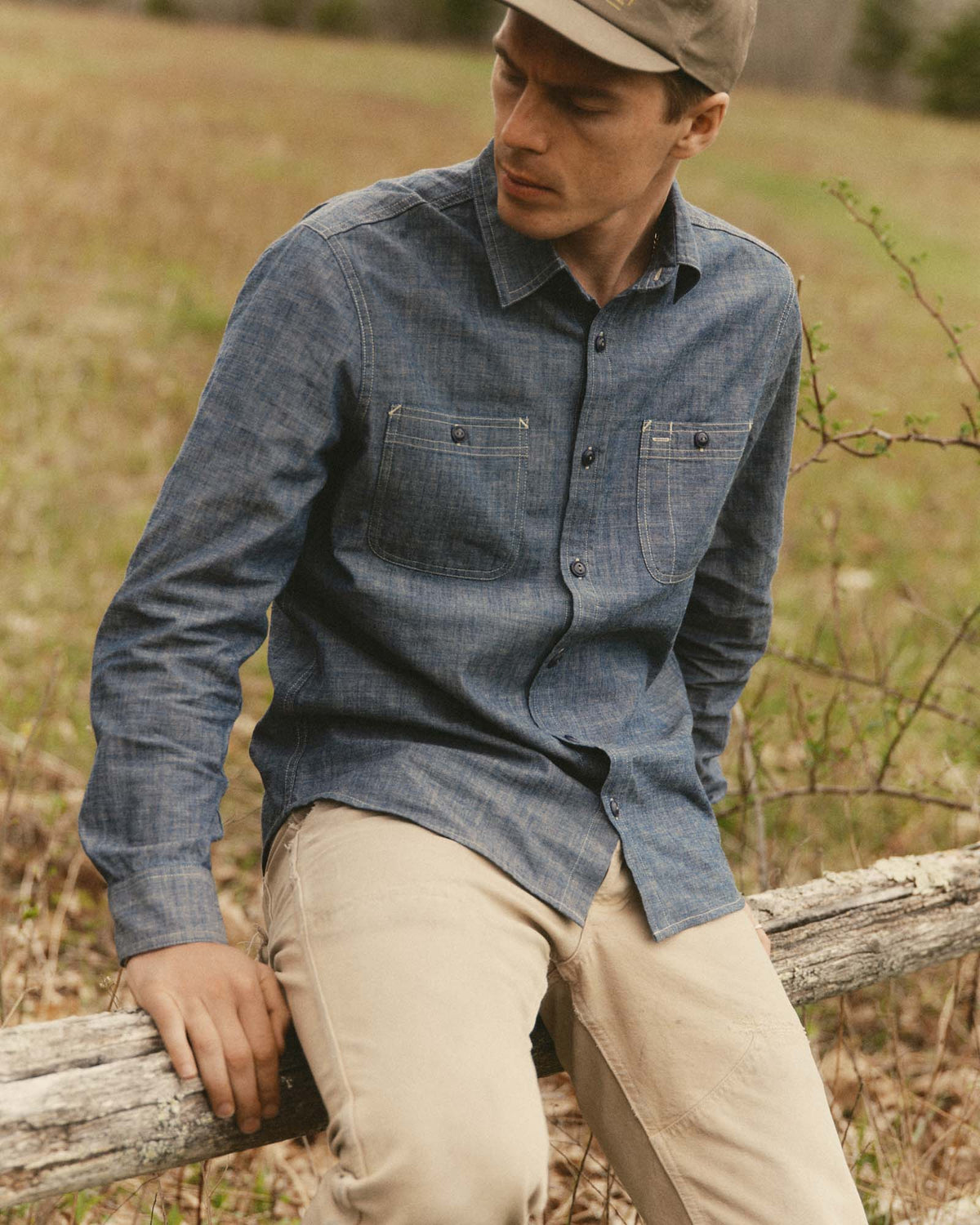 instock_m_q325_The_Foundry_Shirt-RinsedIndigoChambray_portrait_002